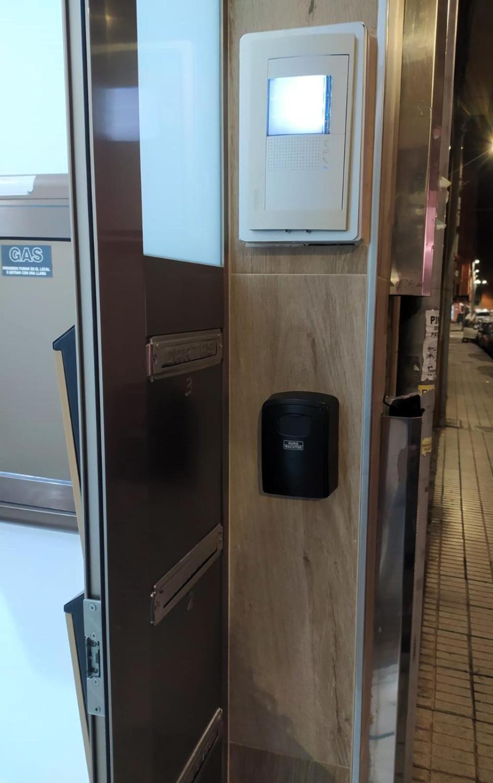 Amplio Apartamento Con Dos Patios 기욘 외부 사진