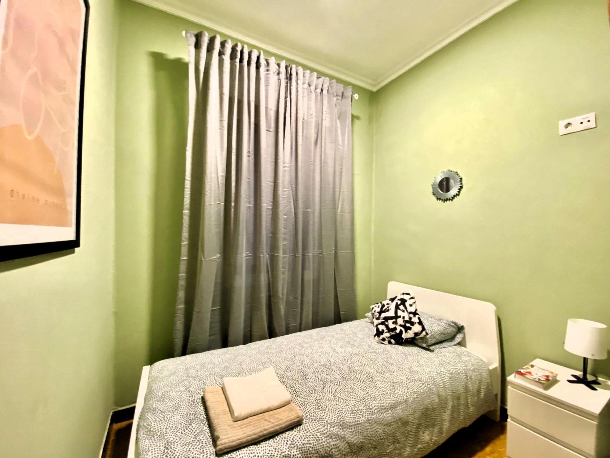 Amplio Apartamento Con Dos Patios 기욘 외부 사진