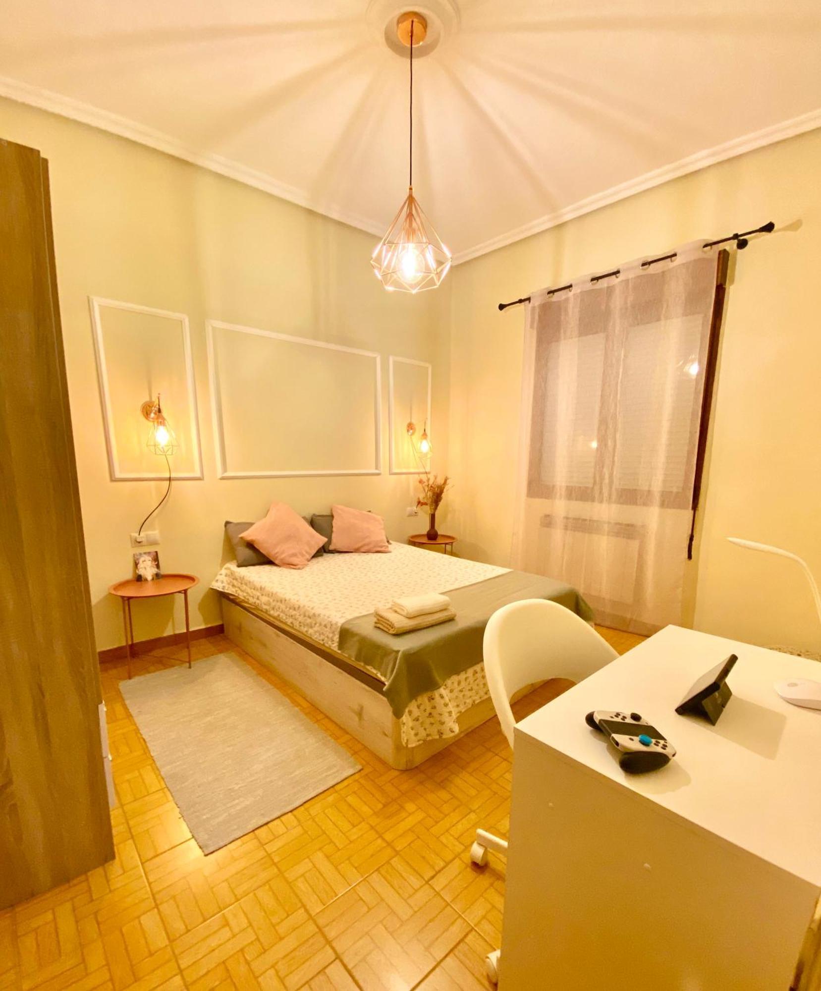 Amplio Apartamento Con Dos Patios 기욘 외부 사진