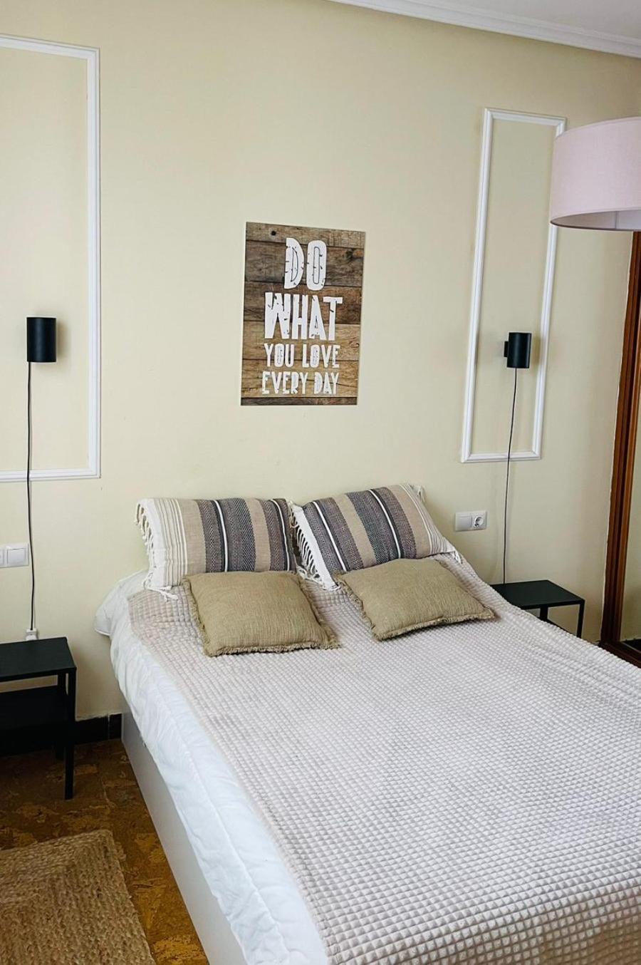 Amplio Apartamento Con Dos Patios 기욘 외부 사진