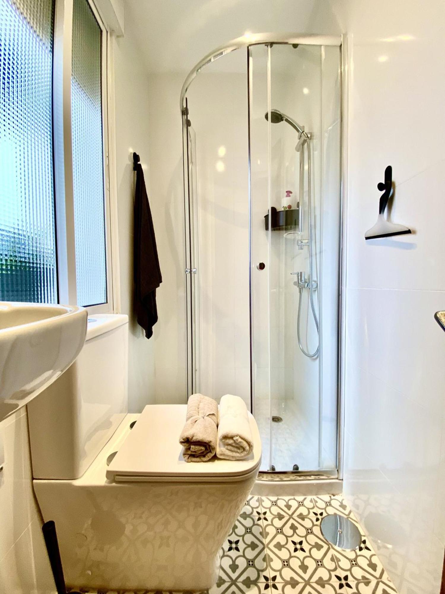 Amplio Apartamento Con Dos Patios 기욘 외부 사진