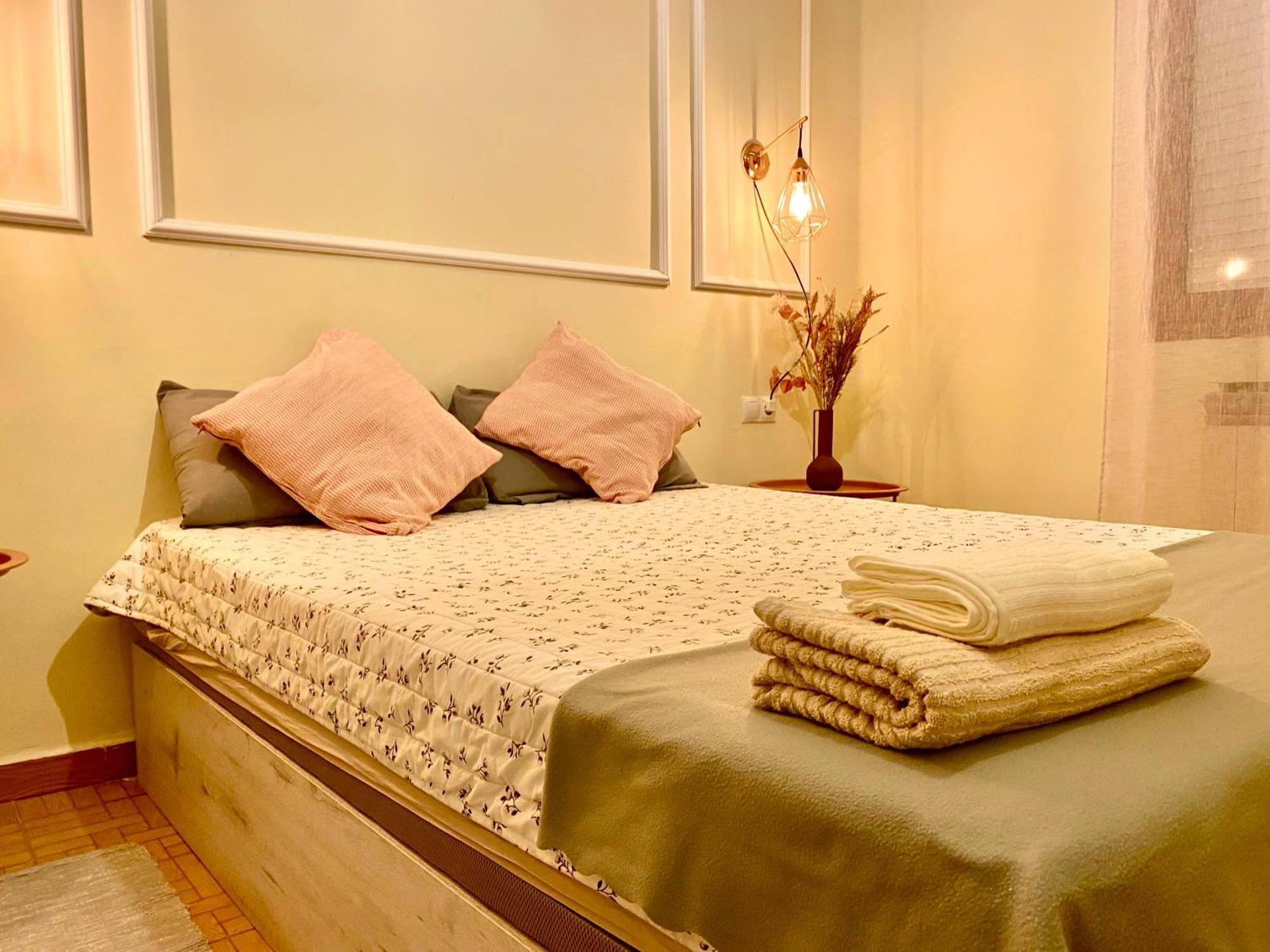 Amplio Apartamento Con Dos Patios 기욘 외부 사진