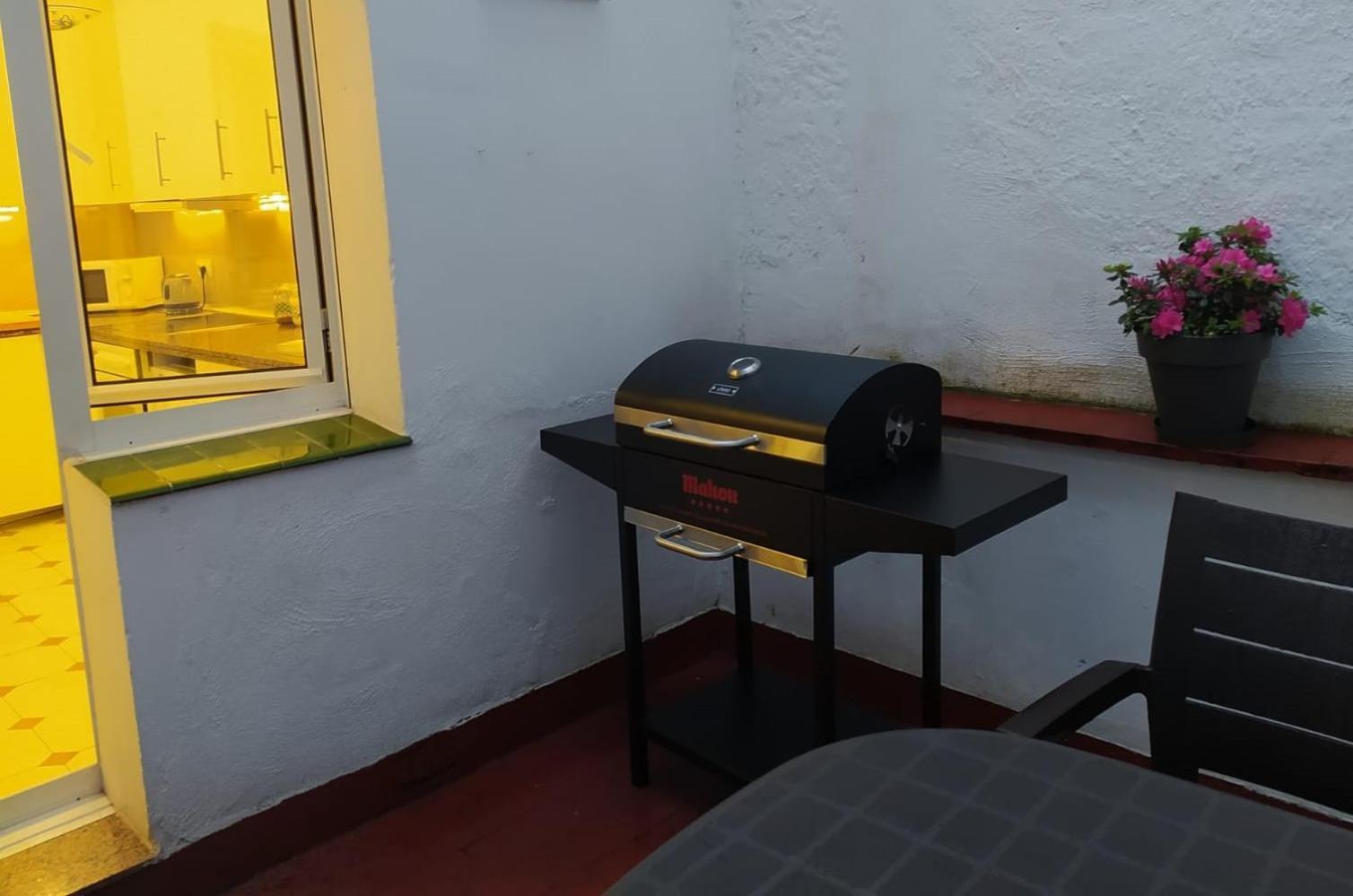 Amplio Apartamento Con Dos Patios 기욘 외부 사진